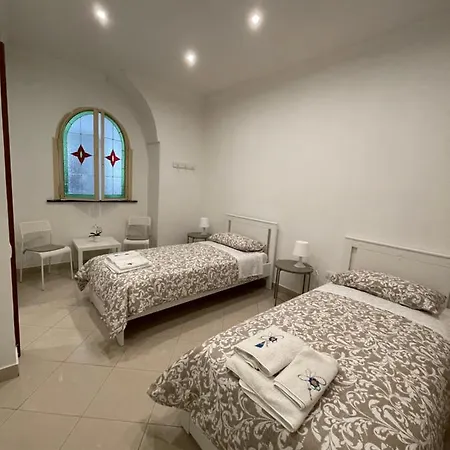 Napule E ... Konukevi Napoli