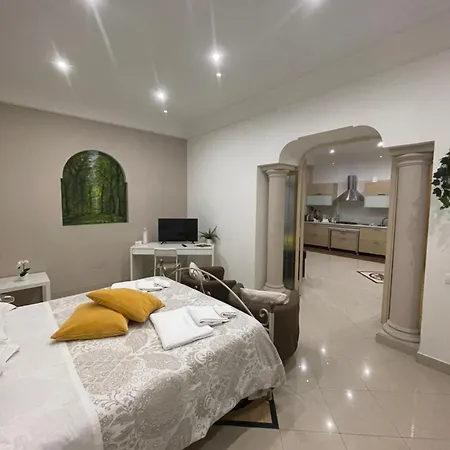 Napule E ... 4* Neapel